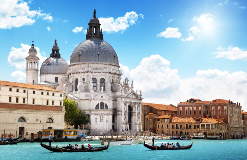 de basiliek van Santa Maria della Salute aan het kanaal van Venetië